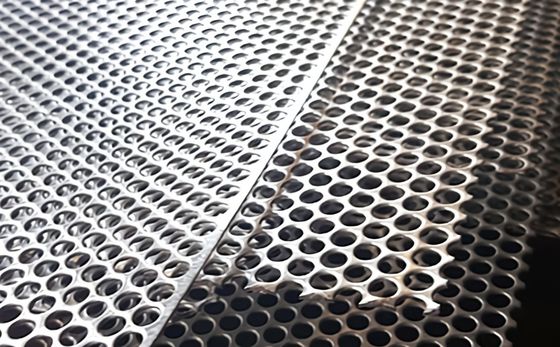 ورق سوراخ دار ASTM با سوراخ گرد ورق پانچ شده از فولاد ضد زنگ AISI SS321