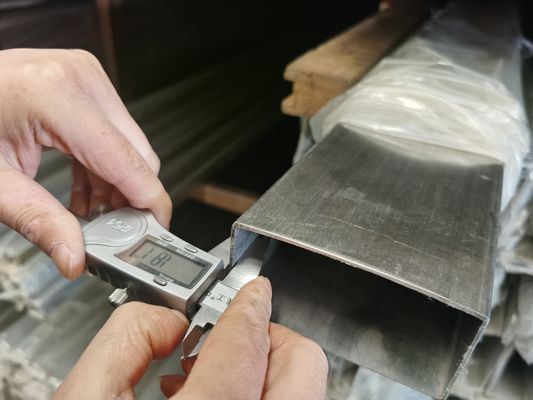 ASTM A479 لوله مربعی از جنس استنلس استیل برس خورده و درخشان 0.6 میلی متری